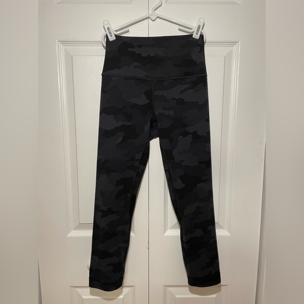 COPY - Lulu leggings length 23 camo print. Excellent condition
